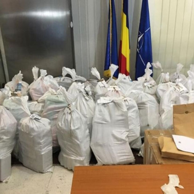 СРБИ УХАПШЕНИ У РУМУНИЈИ: Пали са тоном кокаина (ВИДЕО)